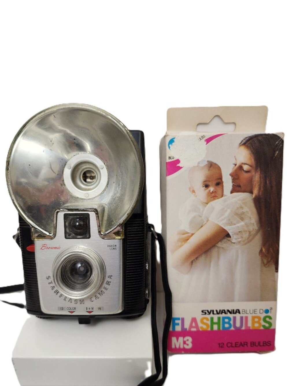 Kodak Brownie Dakon Lens Starflash Camera & Slyvana Bulbs VINTAGE DISCONTINUED